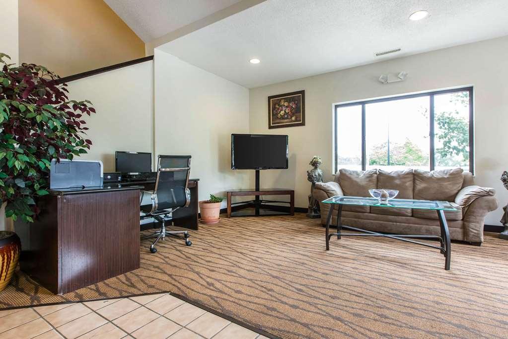 Econo Lodge Inn & Suites Peoria Illinois Interior photo