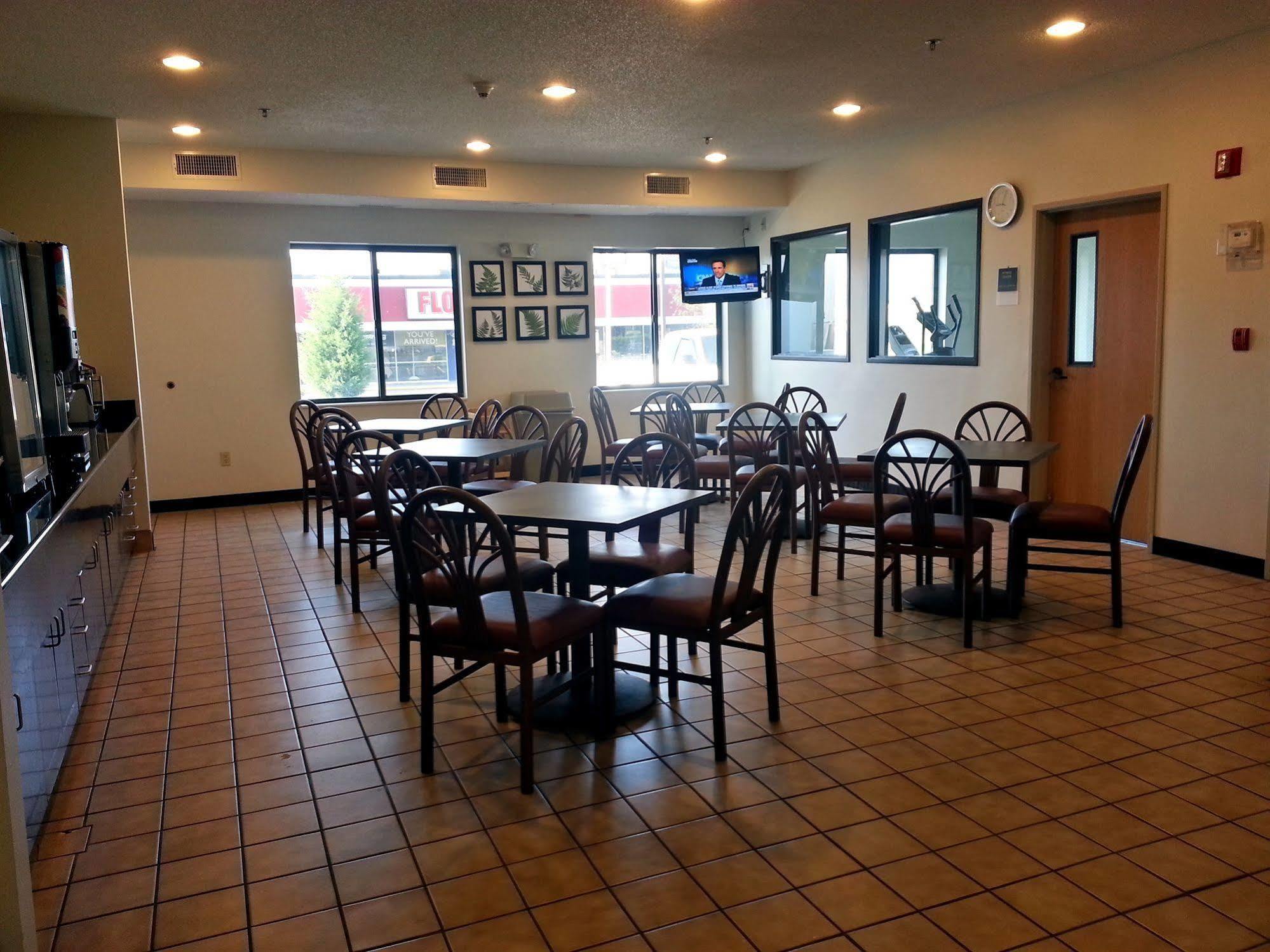 Econo Lodge Inn & Suites Peoria Illinois Exterior photo